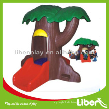 Kinder spielen Baum Haus LE.WS.075
